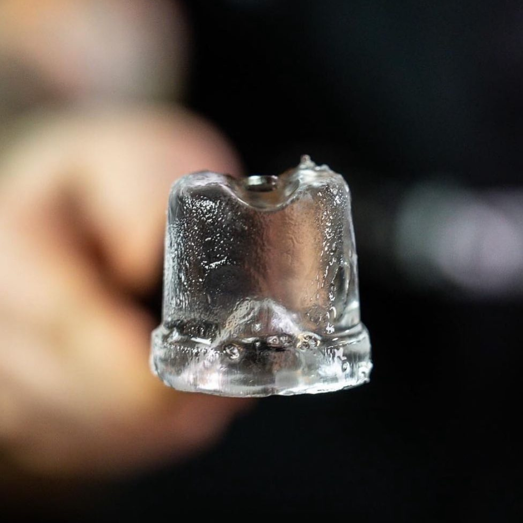 Sachet isotherme remplit de glaçons